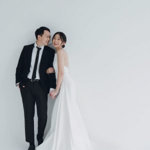 Alternative view of Simple White Halter Neck